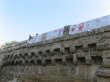 Ap�r�tori de h�rtie pe zidul medieval al Clujului