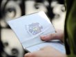 Moldovenii stau la coad� pentru documentele necesare ob�inerii cet��eniei rom�ne