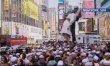 Finalul celui de-al Doilea R�zboi Mondial, aniversat de sute de �ndr�gosti�i s�rut�ndu-se simultan �n Times Square 
