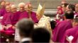 Papa Benedict al XVI-lea a deschis slujba de �nviere �n Bazilica Sf�ntul Petru